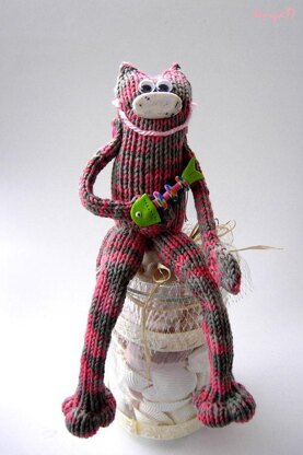 Thin cat  (knitted round)