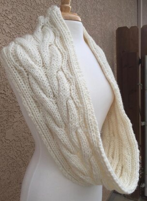 Chunky Cable Infinity Scarf