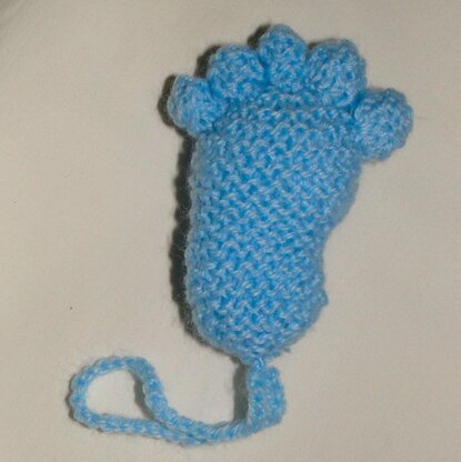 Baby feet and bottle knitting pattern