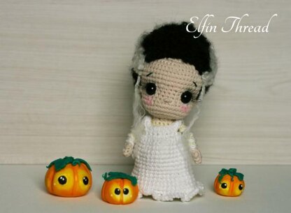 Lucy, the Bride of Frankenstein doll Amigurumi