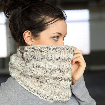 Cabled Cowl in Plymouth Yarn Encore Mega Colorspun - F716 - Downloadable PDF
