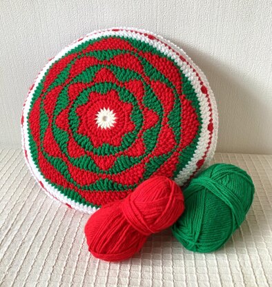 Round pillow II by HueLaVive