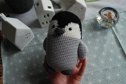 Free baby penguin crochet pattern