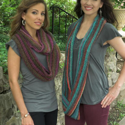 Elongated Garter Stitch Cowl in Plymouth Gina - F509
