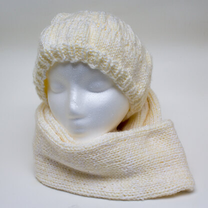 Ladies knitted hat and scarf