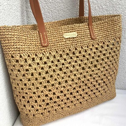 Cheerful raffia bag