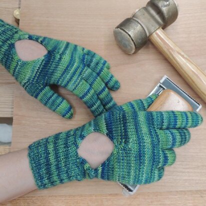 Keyhole Gloves - knitting pattern