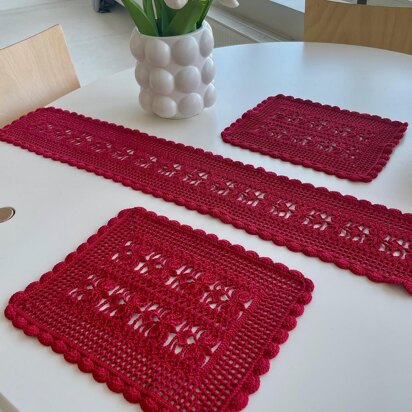 Christmas doily and table runner set