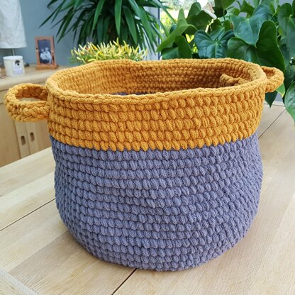 Dip edge crochet basket