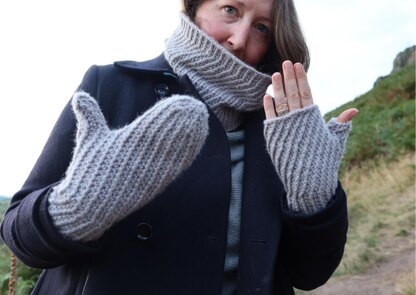 Faern DK Cowls and Mittens crochet