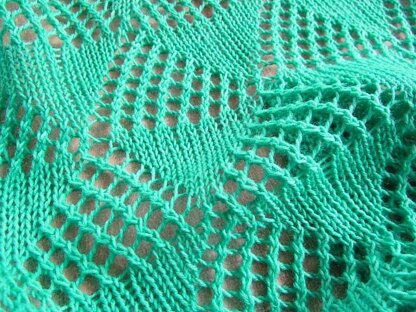 Triangulated Shift Lace Wrap