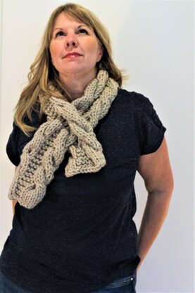 Woodland Cable Keyhole Scarf