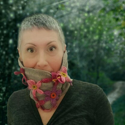 Daisies Cowl