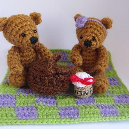 Picnic Teddy Bears