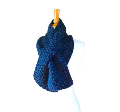 Chunky Keyhole Scarf