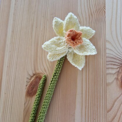 Knitted Daffodil