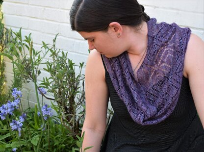 Stormy Lace Cowl