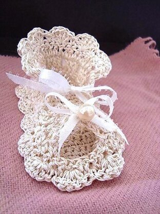 531 BABY GIRL CHRISTENING BOOTIES CROCHET PATTERN