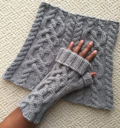 Killarney Cabled Mittens