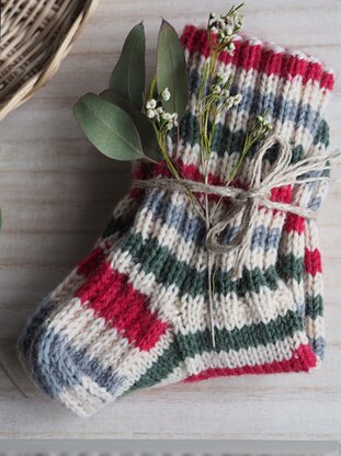 Christmas Socks in Novita 7 Veljesta Christmas - Downloadable PDF