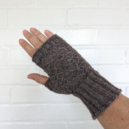 Finely Knit Diamond Mitts