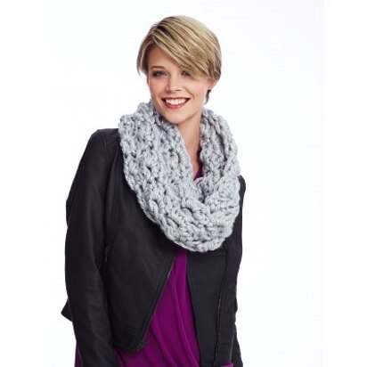 Big Clusters Cowl in Bernat Mega Bulky