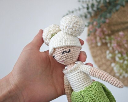 Carola, the crochet cauliflower fairy