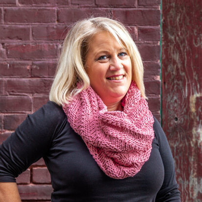 Valley Yarns 564 Triple Strand Cowl (Free)