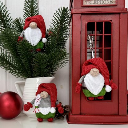 .Keychain Boy and Girl Gnomes