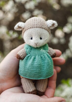 Sheep in a dress knitting pattern. Knitted animal pattern. Stuffed toy tutorial PDF.