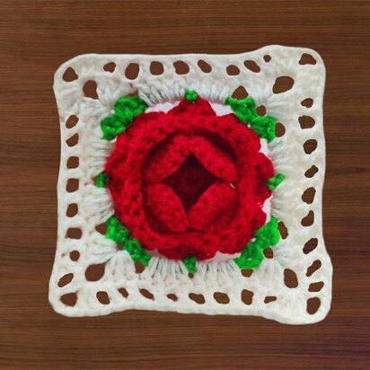 Crochet square motif with flower pattern