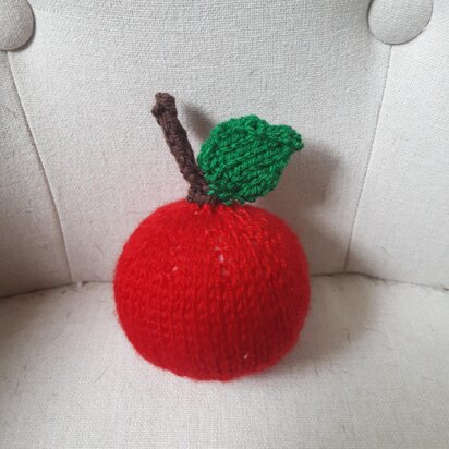 Apple Pin Cushion/Play Food Knitting Pattern