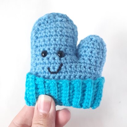 Kawaii Mitten Decoration