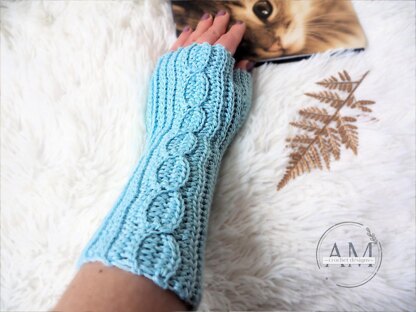 Cables knit-look long mitts