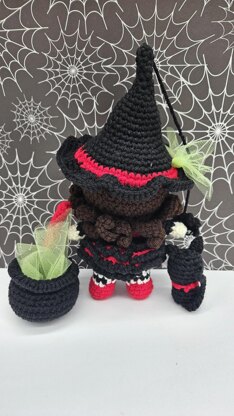 Pippa in Witch Costume