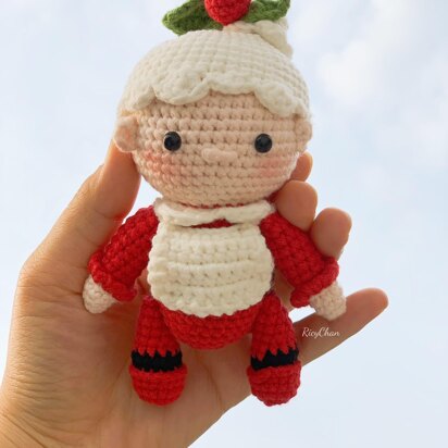 Santa Wife Amiurumi Doll