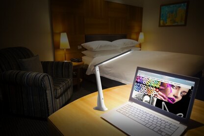  Daylight Studios Smart Travel Lamp