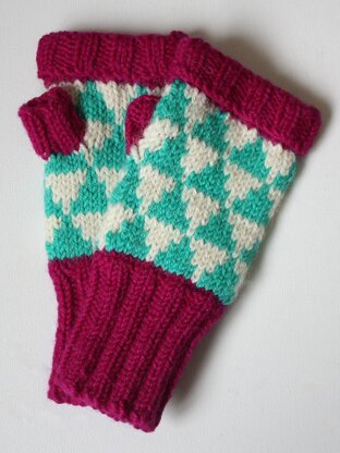 Triangulation fingerless mitts