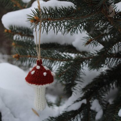 Tiny Toadstools Ornament & Garland