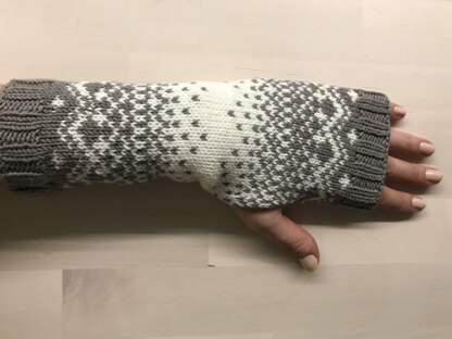 snow storm wrist warmers - storm and snow