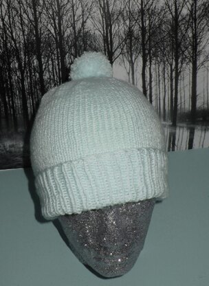 Simple Bobble Beanie Hat