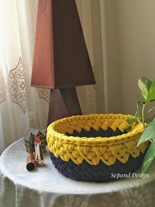 Zpaghetti (t-shirt) yarn basket -navy and yellow