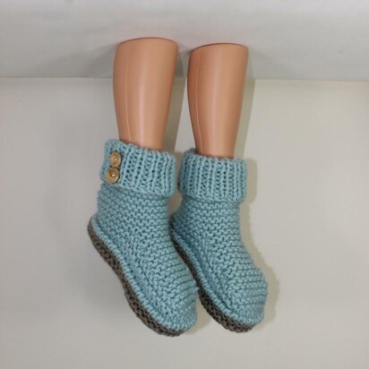 2 Button Super Chunky Slipper Boots - knitting pattern