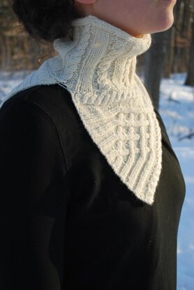 Fenestrella Cowl