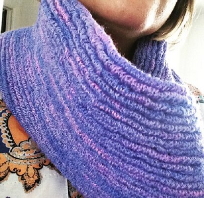 Variagated ripple cowl