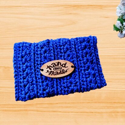 A crochet card holder pattern