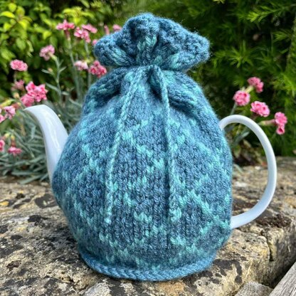 Diamond Patterned 4 Cup Teapot Cosy Knitting Pattern.