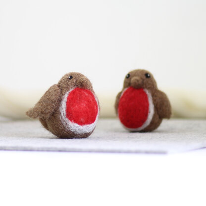 Hawthorn Handmade Robins Needle Felting Kit (pair) - 10cm