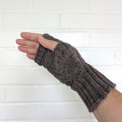 Finely Knit Diamond Mitts