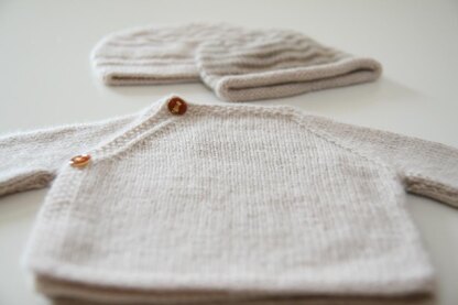 100% Cashmere Cache-coeur and two Baby Beanies